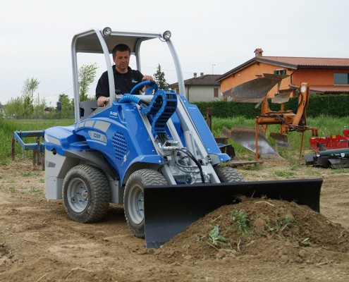 Multione-dozer-blade for mini loaders