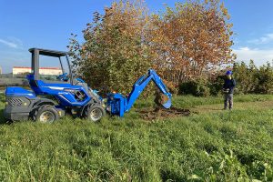 Radio controlled backhoe 01