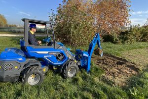 Radio controlled backhoe 02