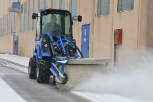 MultiOne mini loader 6 series with rotary broom 02