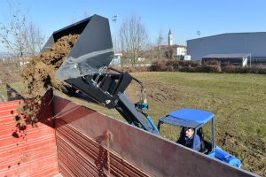 Multione high tip bucket 02