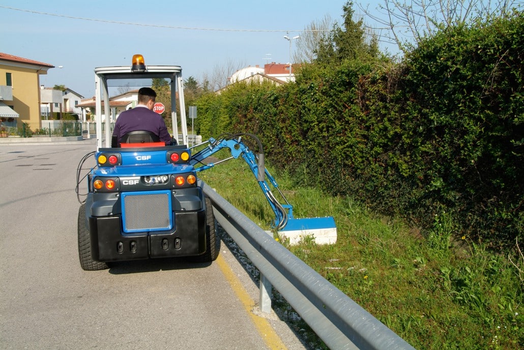 Side boom with flail mower DZ2